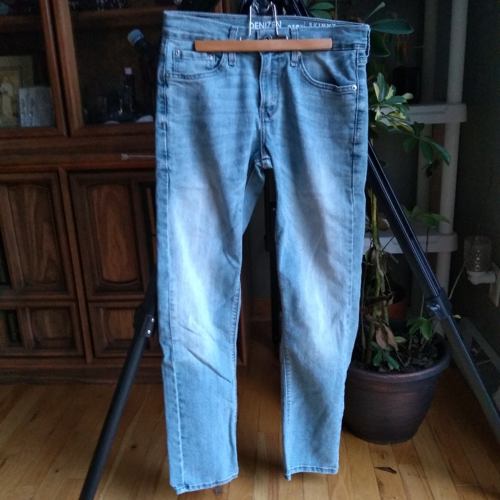 Light Blue Levi's Denim Jeans